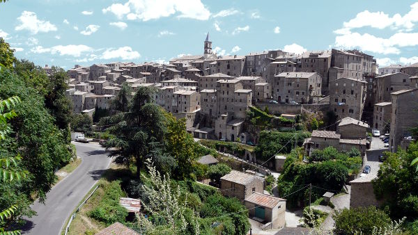 Grotte di Castro - von Via Roma